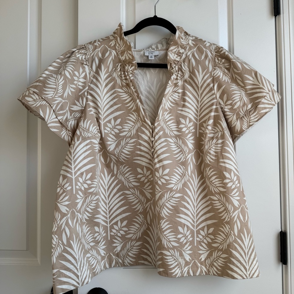 crown & ivy Beige and White Leaf Print Short Sleeve Blouse